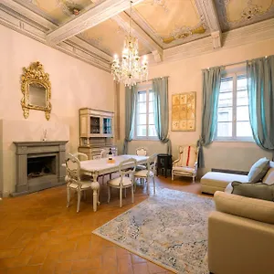 https://tuscan-palace-avignonesi-apartment.it-tuscanyhotel.com